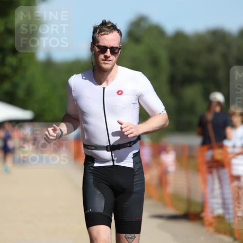 07.09.2025 - 19. Norderstedt Triathlon Michael Strokosch http://msf.ph/oto/8804107 07.09.2025 12:35:47 Laufen 697, 737 meine-sportfotos.de