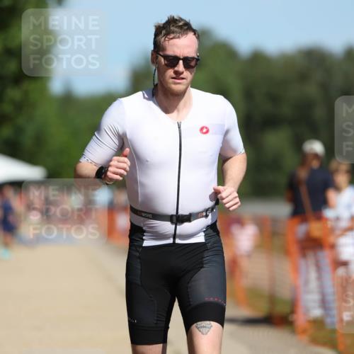 07.09.2025 - 19. Norderstedt Triathlon Michael Strokosch http://msf.ph/oto/8804113 07.09.2025 12:35:47 Laufen 697, 737 meine-sportfotos.de