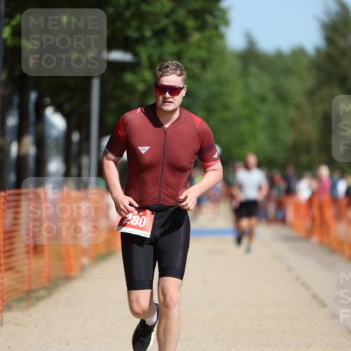 07.09.2025 - 19. Norderstedt Triathlon Michael Strokosch http://msf.ph/oto/8804481 07.09.2025 12:06:24 Laufen 280, 1258 meine-sportfotos.de