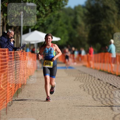07.09.2025 - 19. Norderstedt Triathlon Michael Strokosch http://msf.ph/oto/8804509 07.09.2025 09:44:09 Laufen 587, 588 meine-sportfotos.de