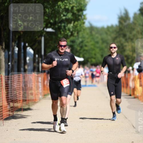 07.09.2025 - 19. Norderstedt Triathlon Michael Strokosch http://msf.ph/oto/8804937 07.09.2025 12:37:04 Laufen 253, 260, 738, 1244, 1369 meine-sportfotos.de