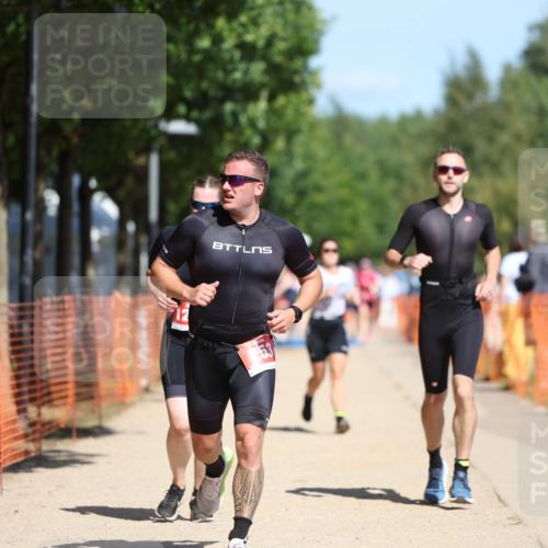07.09.2025 - 19. Norderstedt Triathlon Michael Strokosch http://msf.ph/oto/8804953 07.09.2025 12:37:05 Laufen 253, 260, 738, 1244 meine-sportfotos.de