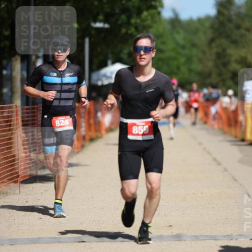 07.09.2025 - 19. Norderstedt Triathlon Michael Strokosch http://msf.ph/oto/8805632 07.09.2025 12:38:00 Laufen 302, 824, 859 meine-sportfotos.de