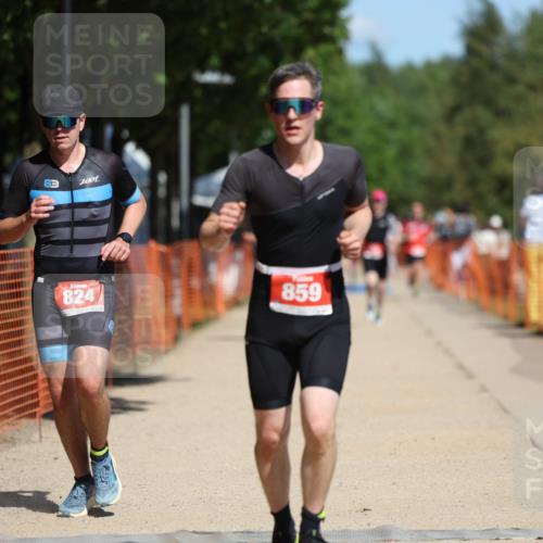 07.09.2025 - 19. Norderstedt Triathlon Michael Strokosch http://msf.ph/oto/8805643 07.09.2025 12:38:01 Laufen 302, 824, 859 meine-sportfotos.de