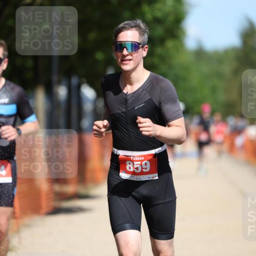 07.09.2025 - 19. Norderstedt Triathlon Michael Strokosch http://msf.ph/oto/8805666 07.09.2025 12:38:02 Laufen 136, 202, 302, 824, 859 meine-sportfotos.de