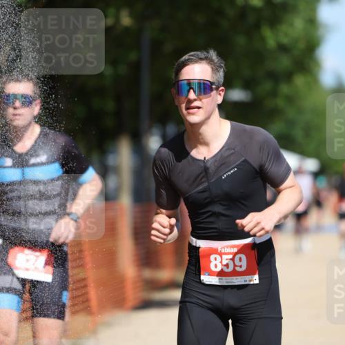 07.09.2025 - 19. Norderstedt Triathlon Michael Strokosch http://msf.ph/oto/8805673 07.09.2025 12:38:02 Laufen 136, 202, 302, 824, 859 meine-sportfotos.de