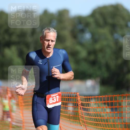 07.09.2025 - 19. Norderstedt Triathlon Michael Strokosch http://msf.ph/oto/8805991 07.09.2025 12:08:35 Laufen 837 meine-sportfotos.de