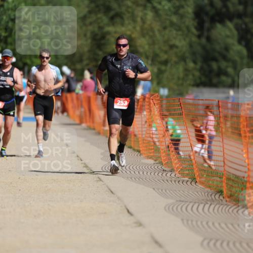 07.09.2025 - 19. Norderstedt Triathlon Michael Strokosch http://msf.ph/oto/8806012 07.09.2025 12:08:47 Laufen 185, 253, 806 meine-sportfotos.de