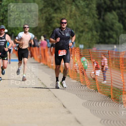 07.09.2025 - 19. Norderstedt Triathlon Michael Strokosch http://msf.ph/oto/8806018 07.09.2025 12:08:47 Laufen 185, 253, 806 meine-sportfotos.de