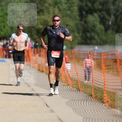 07.09.2025 - 19. Norderstedt Triathlon Michael Strokosch http://msf.ph/oto/8806037 07.09.2025 12:08:48 Laufen 185, 253, 806 meine-sportfotos.de