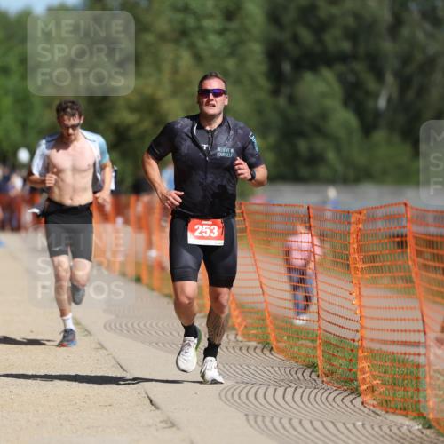 07.09.2025 - 19. Norderstedt Triathlon Michael Strokosch http://msf.ph/oto/8806048 07.09.2025 12:08:49 Laufen 185, 253, 806, 1244 meine-sportfotos.de