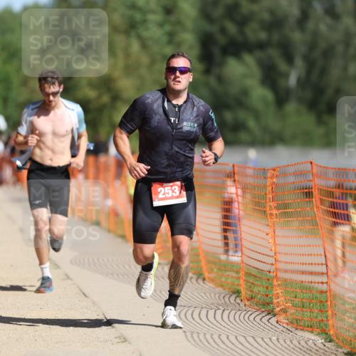 07.09.2025 - 19. Norderstedt Triathlon Michael Strokosch http://msf.ph/oto/8806056 07.09.2025 12:08:50 Laufen 185, 253, 806, 1244 meine-sportfotos.de