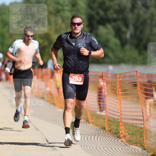 07.09.2025 - 19. Norderstedt Triathlon Michael Strokosch http://msf.ph/oto/8806060 07.09.2025 12:08:50 Laufen 185, 253, 806, 1244 meine-sportfotos.de