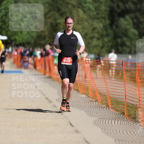 07.09.2025 - 19. Norderstedt Triathlon Michael Strokosch http://msf.ph/oto/8806198 07.09.2025 12:09:13 Laufen 228, 849, 1189 meine-sportfotos.de