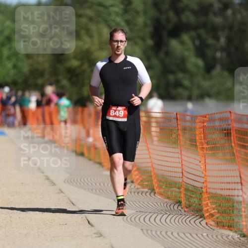 07.09.2025 - 19. Norderstedt Triathlon Michael Strokosch http://msf.ph/oto/8806210 07.09.2025 12:09:14 Laufen 228, 849, 1189 meine-sportfotos.de
