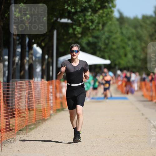 07.09.2025 - 19. Norderstedt Triathlon Michael Strokosch http://msf.ph/oto/8806300 07.09.2025 12:09:30 Laufen 859 meine-sportfotos.de