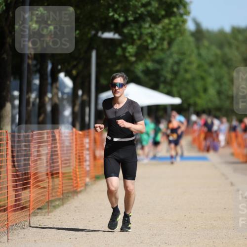 07.09.2025 - 19. Norderstedt Triathlon Michael Strokosch http://msf.ph/oto/8806304 07.09.2025 12:09:31 Laufen 859 meine-sportfotos.de