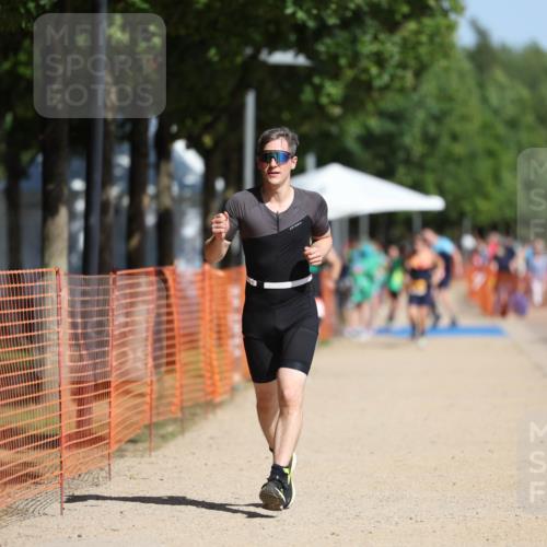 07.09.2025 - 19. Norderstedt Triathlon Michael Strokosch http://msf.ph/oto/8806311 07.09.2025 12:09:31 Laufen 859 meine-sportfotos.de