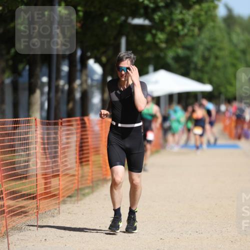 07.09.2025 - 19. Norderstedt Triathlon Michael Strokosch http://msf.ph/oto/8806314 07.09.2025 12:09:31 Laufen 859 meine-sportfotos.de
