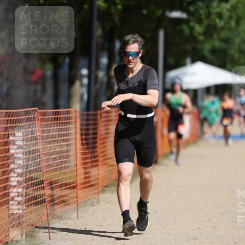 07.09.2025 - 19. Norderstedt Triathlon Michael Strokosch http://msf.ph/oto/8806330 07.09.2025 12:09:32 Laufen 859, 1383 meine-sportfotos.de