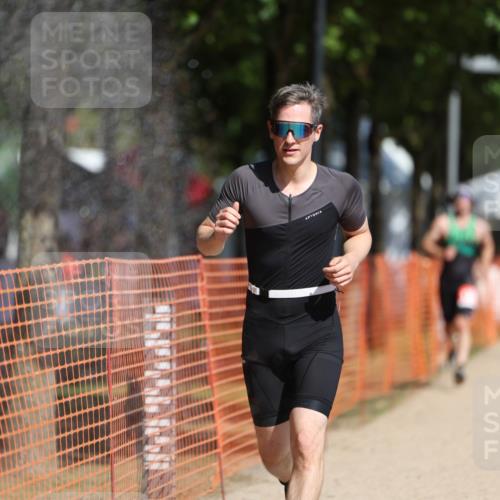 07.09.2025 - 19. Norderstedt Triathlon Michael Strokosch http://msf.ph/oto/8806341 07.09.2025 12:09:33 Laufen 859, 1383 meine-sportfotos.de