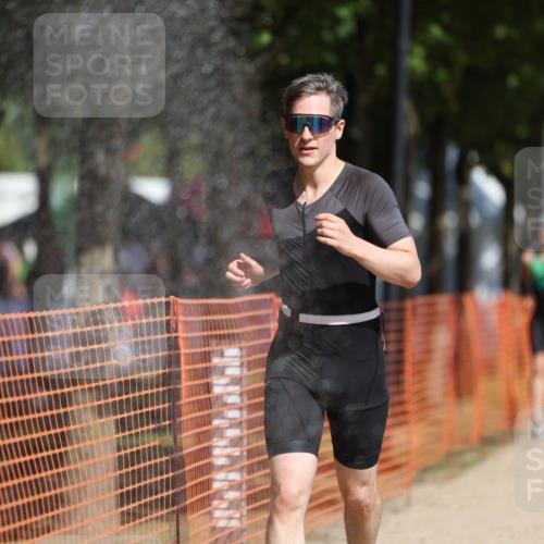 07.09.2025 - 19. Norderstedt Triathlon Michael Strokosch http://msf.ph/oto/8806344 07.09.2025 12:09:34 Laufen 859, 1383 meine-sportfotos.de