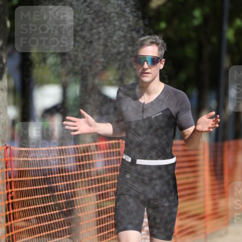 07.09.2025 - 19. Norderstedt Triathlon Michael Strokosch http://msf.ph/oto/8806354 07.09.2025 12:09:34 Laufen 859, 1383 meine-sportfotos.de