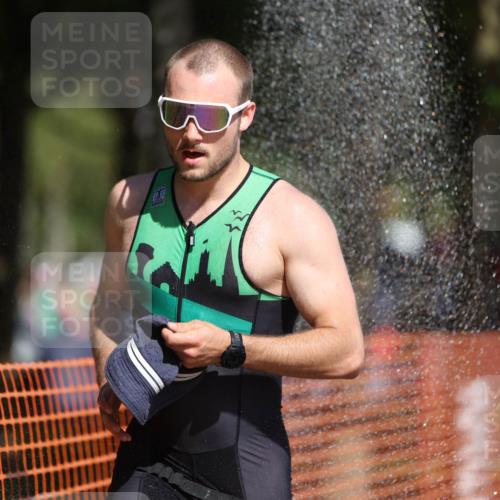 07.09.2025 - 19. Norderstedt Triathlon Michael Strokosch http://msf.ph/oto/8806400 07.09.2025 12:09:40 Laufen 1195, 1383 meine-sportfotos.de