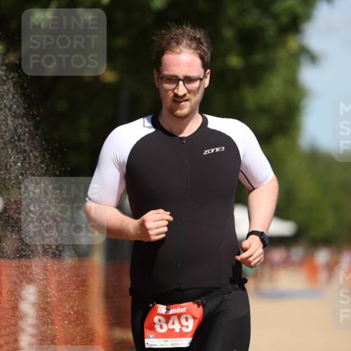 07.09.2025 - 19. Norderstedt Triathlon Michael Strokosch http://msf.ph/oto/8806486 07.09.2025 12:39:17 Laufen 791, 826, 849 meine-sportfotos.de