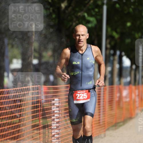 07.09.2025 - 19. Norderstedt Triathlon Michael Strokosch http://msf.ph/oto/8806935 07.09.2025 11:28:37 Laufen 225 meine-sportfotos.de
