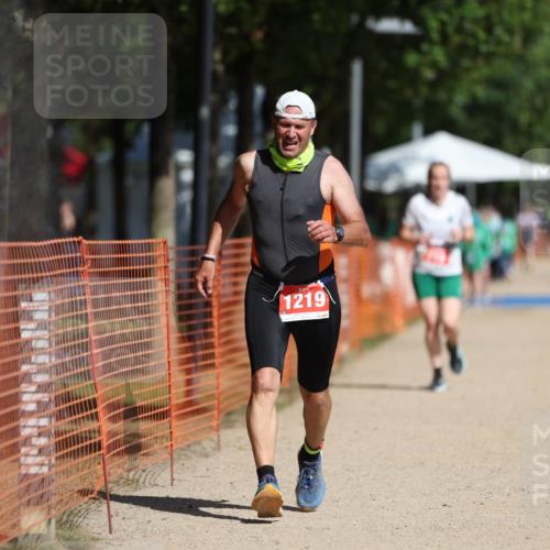 07.09.2025 - 19. Norderstedt Triathlon Michael Strokosch http://msf.ph/oto/8807091 07.09.2025 12:11:34 Laufen 719, 1219 meine-sportfotos.de