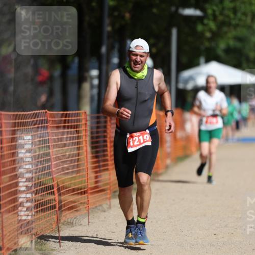 07.09.2025 - 19. Norderstedt Triathlon Michael Strokosch http://msf.ph/oto/8807094 07.09.2025 12:11:34 Laufen 719, 1219 meine-sportfotos.de
