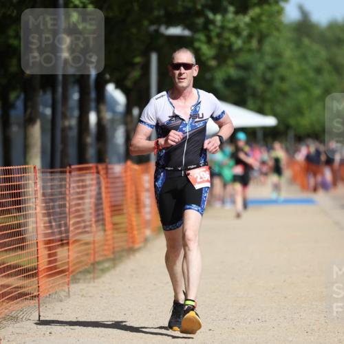 07.09.2025 - 19. Norderstedt Triathlon Michael Strokosch http://msf.ph/oto/8807180 07.09.2025 12:12:07 Laufen 296 meine-sportfotos.de