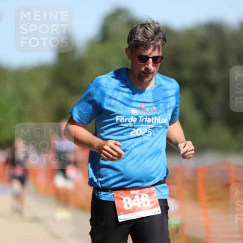 07.09.2025 - 19. Norderstedt Triathlon Michael Strokosch http://msf.ph/oto/8807397 07.09.2025 12:12:49 Laufen 136, 800, 846 meine-sportfotos.de