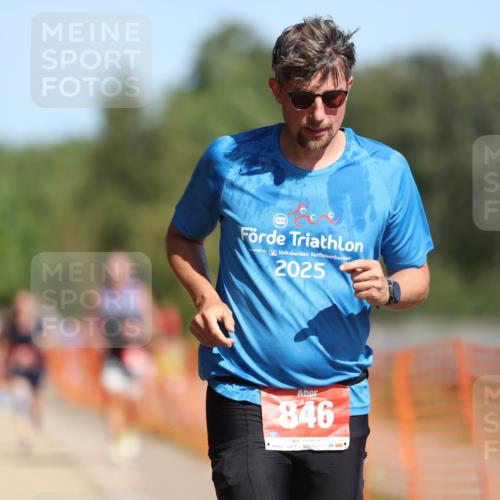 07.09.2025 - 19. Norderstedt Triathlon Michael Strokosch http://msf.ph/oto/8807399 07.09.2025 12:12:49 Laufen 136, 800, 846 meine-sportfotos.de