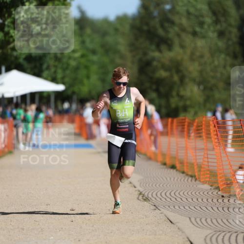 07.09.2025 - 19. Norderstedt Triathlon Michael Strokosch http://msf.ph/oto/8807582 07.09.2025 11:30:52 Laufen 1180, 1188 meine-sportfotos.de