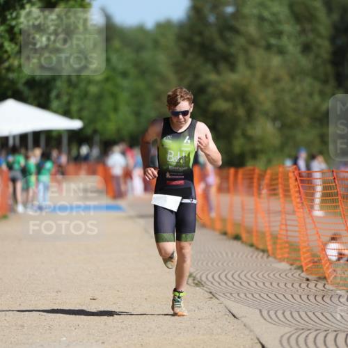 07.09.2025 - 19. Norderstedt Triathlon Michael Strokosch http://msf.ph/oto/8807588 07.09.2025 11:30:52 Laufen 1180, 1188 meine-sportfotos.de