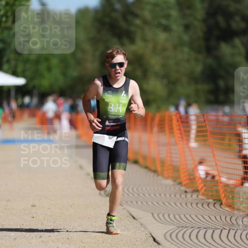 07.09.2025 - 19. Norderstedt Triathlon Michael Strokosch http://msf.ph/oto/8807606 07.09.2025 11:30:53 Laufen 1180, 1188 meine-sportfotos.de
