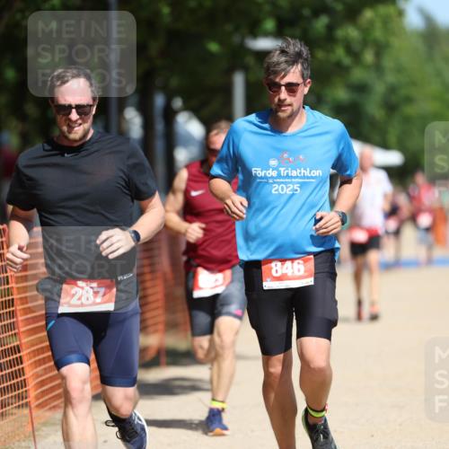 07.09.2025 - 19. Norderstedt Triathlon Michael Strokosch http://msf.ph/oto/8807622 07.09.2025 12:41:38 Laufen 164, 287, 823, 846, 1350 meine-sportfotos.de