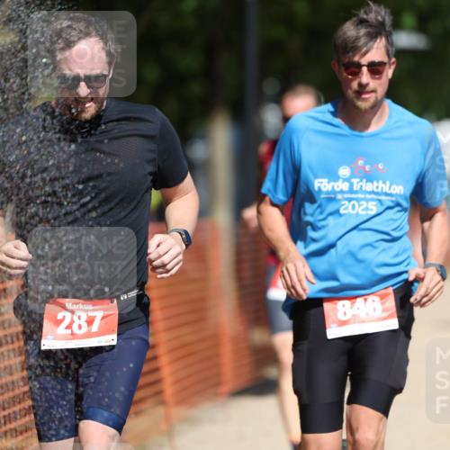 07.09.2025 - 19. Norderstedt Triathlon Michael Strokosch http://msf.ph/oto/8807643 07.09.2025 12:41:39 Laufen 164, 287, 823, 846, 1350 meine-sportfotos.de