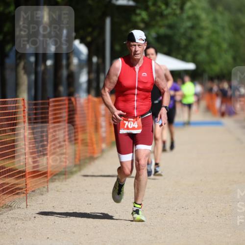 07.09.2025 - 19. Norderstedt Triathlon Michael Strokosch http://msf.ph/oto/8807823 07.09.2025 12:14:03 Laufen 704, 1334 meine-sportfotos.de