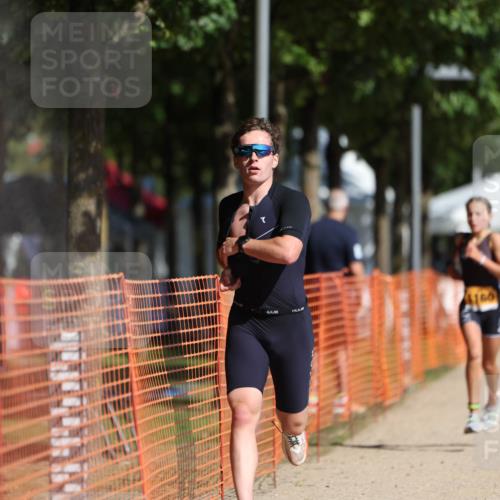 07.09.2025 - 19. Norderstedt Triathlon Michael Strokosch http://msf.ph/oto/8807891 07.09.2025 11:31:24 Laufen 196, 1160, 1198 meine-sportfotos.de