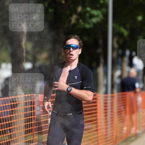 07.09.2025 - 19. Norderstedt Triathlon Michael Strokosch http://msf.ph/oto/8807906 07.09.2025 11:31:25 Laufen 196, 1160, 1198 meine-sportfotos.de