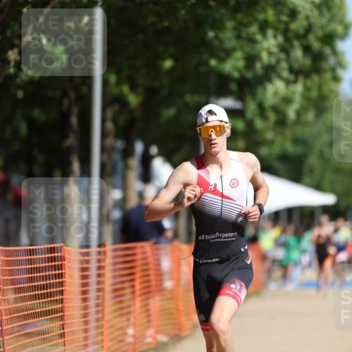 07.09.2025 - 19. Norderstedt Triathlon Michael Strokosch http://msf.ph/oto/8808158 07.09.2025 11:31:52 Laufen 1176 meine-sportfotos.de