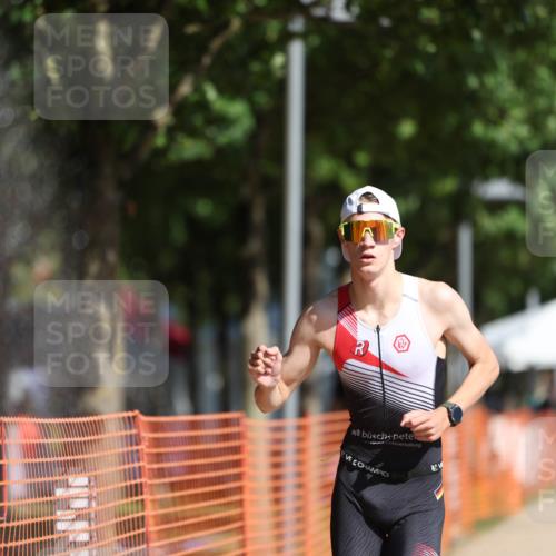07.09.2025 - 19. Norderstedt Triathlon Michael Strokosch http://msf.ph/oto/8808167 07.09.2025 11:31:53 Laufen 1176 meine-sportfotos.de