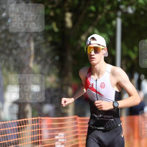 07.09.2025 - 19. Norderstedt Triathlon Michael Strokosch http://msf.ph/oto/8808175 07.09.2025 11:31:53 Laufen 1176 meine-sportfotos.de