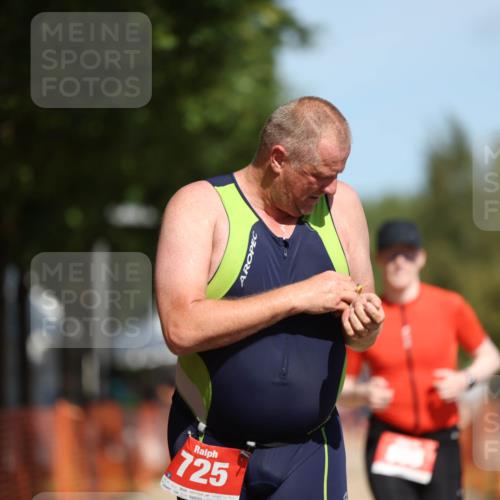 07.09.2025 - 19. Norderstedt Triathlon Michael Strokosch http://msf.ph/oto/8808689 07.09.2025 12:44:42 Laufen 725, 808 meine-sportfotos.de