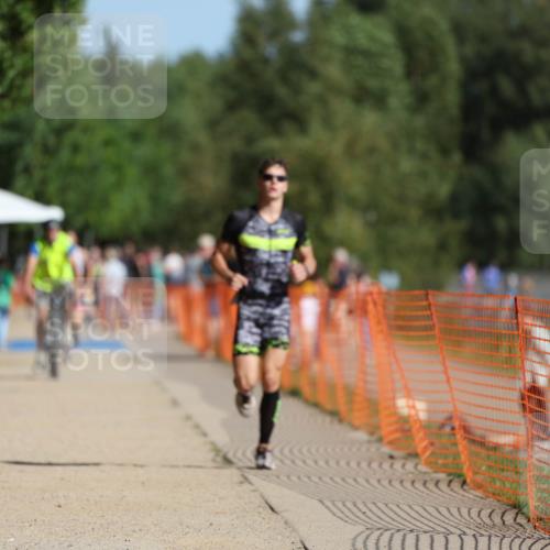 07.09.2025 - 19. Norderstedt Triathlon Michael Strokosch http://msf.ph/oto/8808690 07.09.2025 11:34:26 Laufen 276, 1175 meine-sportfotos.de