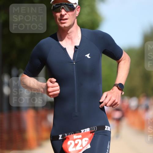 07.09.2025 - 19. Norderstedt Triathlon Michael Strokosch http://msf.ph/oto/8809196 07.09.2025 12:45:57 Laufen 226, 1246 meine-sportfotos.de