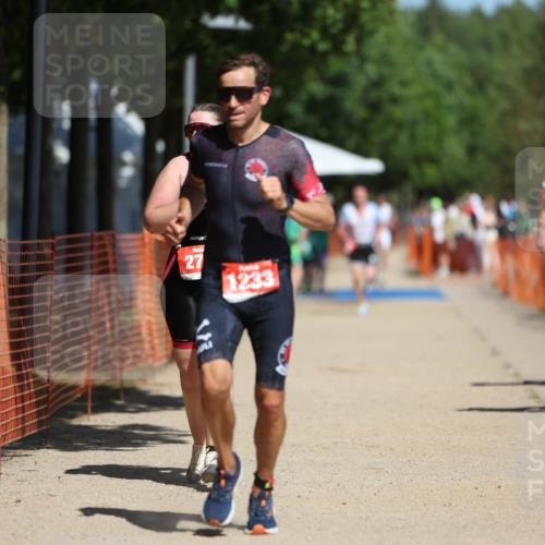 07.09.2025 - 19. Norderstedt Triathlon Michael Strokosch http://msf.ph/oto/8809327 07.09.2025 12:46:19 Laufen 278, 695, 728, 1233 meine-sportfotos.de